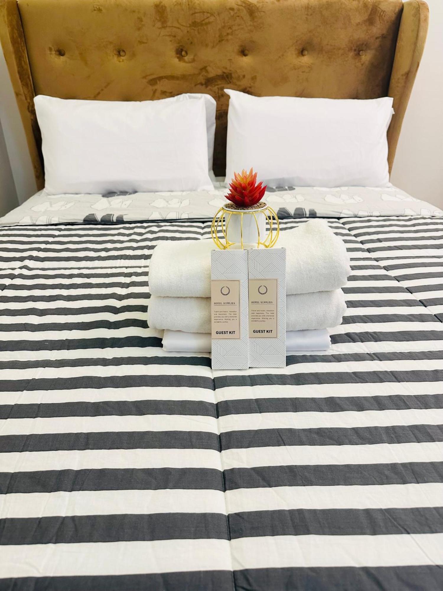Starlight Suites Trece Martires Exteriér fotografie