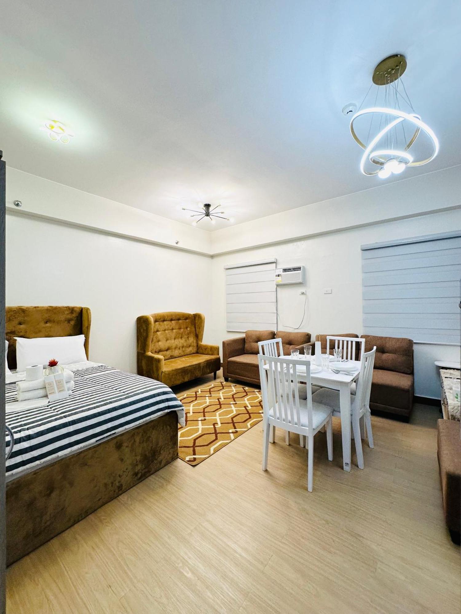 Starlight Suites Trece Martires Exteriér fotografie