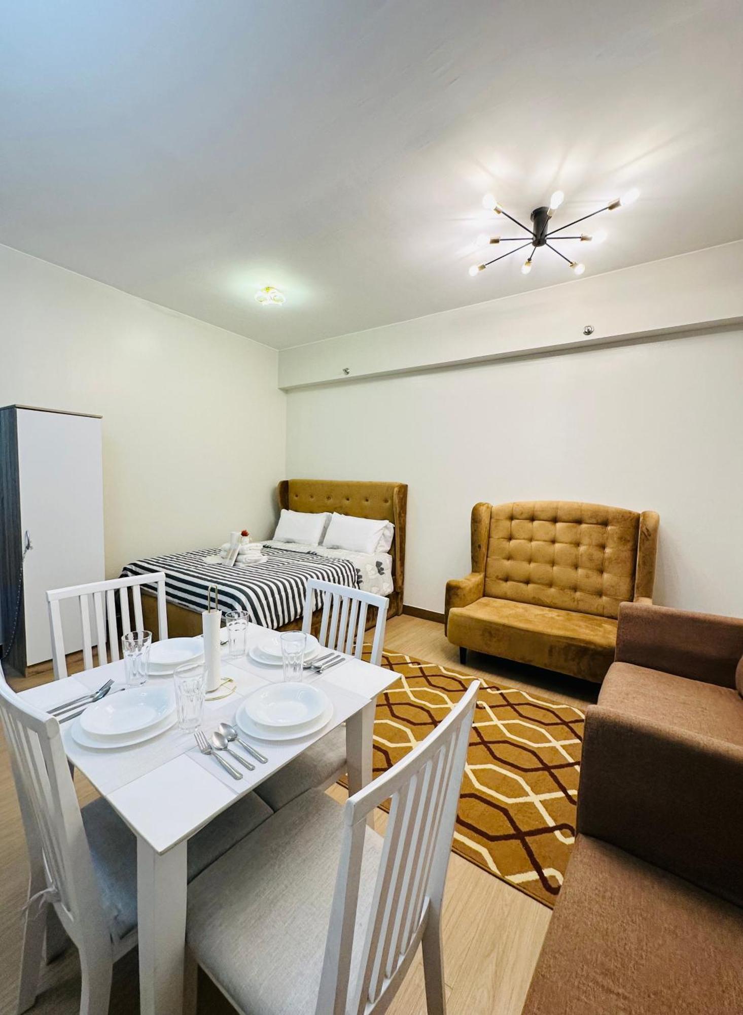 Starlight Suites Trece Martires Exteriér fotografie