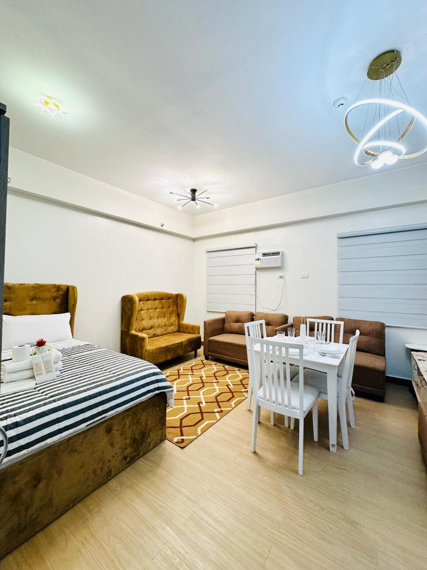Starlight Suites Trece Martires Exteriér fotografie